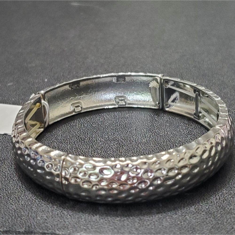 Dress Barn Silver Colored Bracelet 7 14$